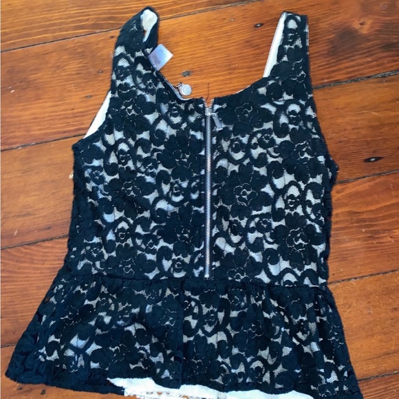 BKE lace top - Picture 2 of 2